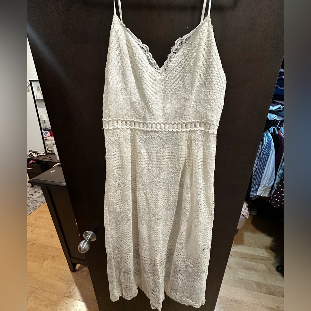 ✨ Chelsea 28 White Lace Midi Dress – Size Large ✨
